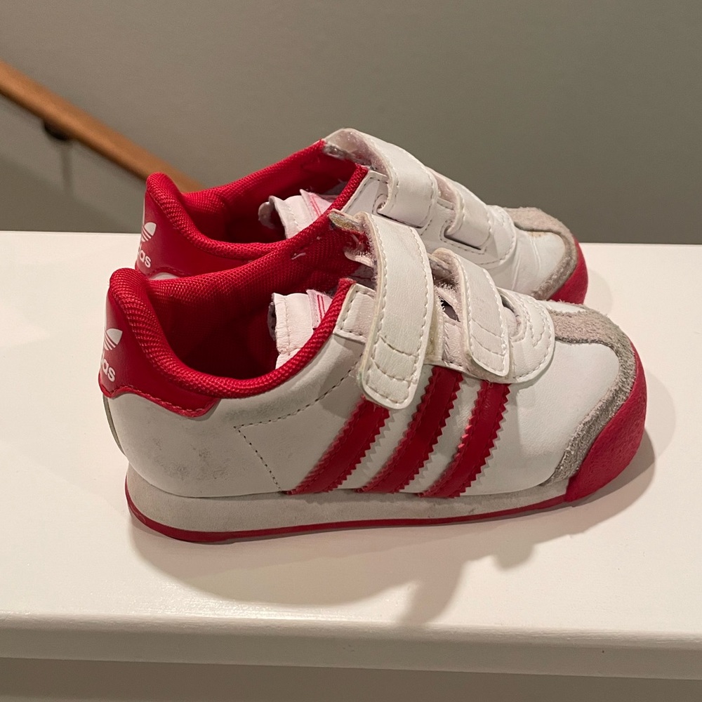 Used ADIDAS, toddler sneakers, size 6, good condition